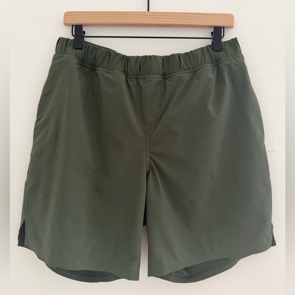 Lolë Olive Green Men’s Running Shorts - Size Medium